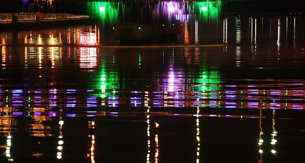 建國橋七彩瀑布