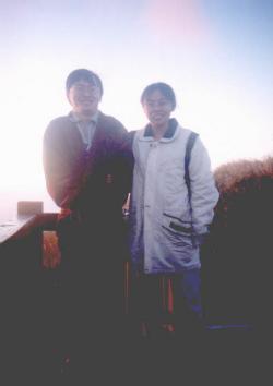 sister03.jpg (6230 bytes)