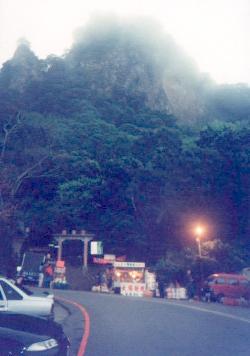 hill.jpg (13591 bytes)